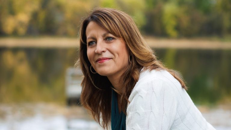 001 Cheryal Lee Hills លក្ខណៈពិសេស