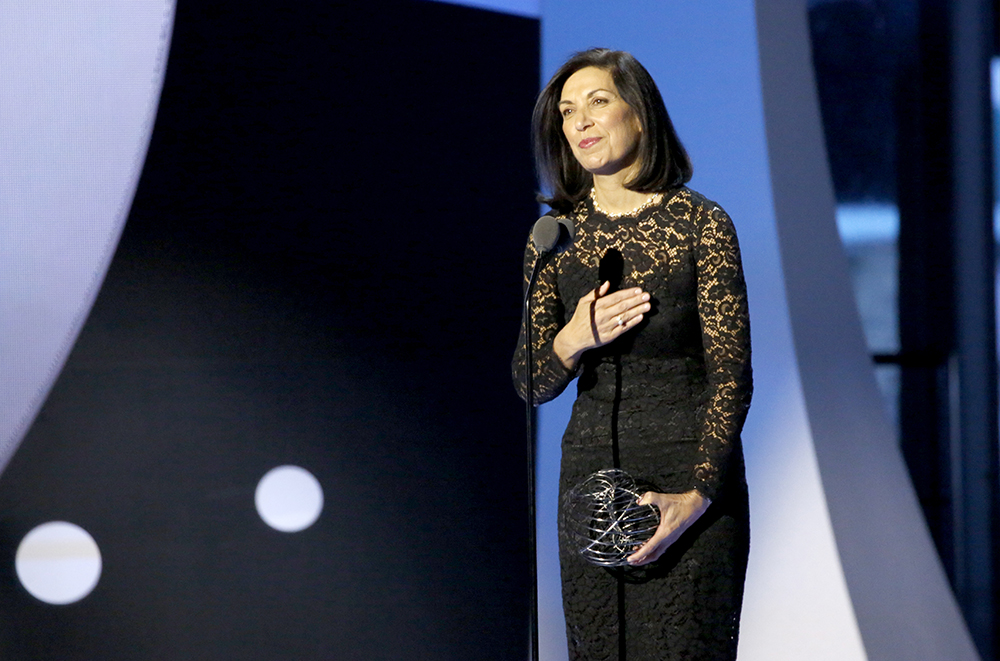Dr. Huda Zoghbi accepts the 2017 Breakthrough Prize in Life Sciences.