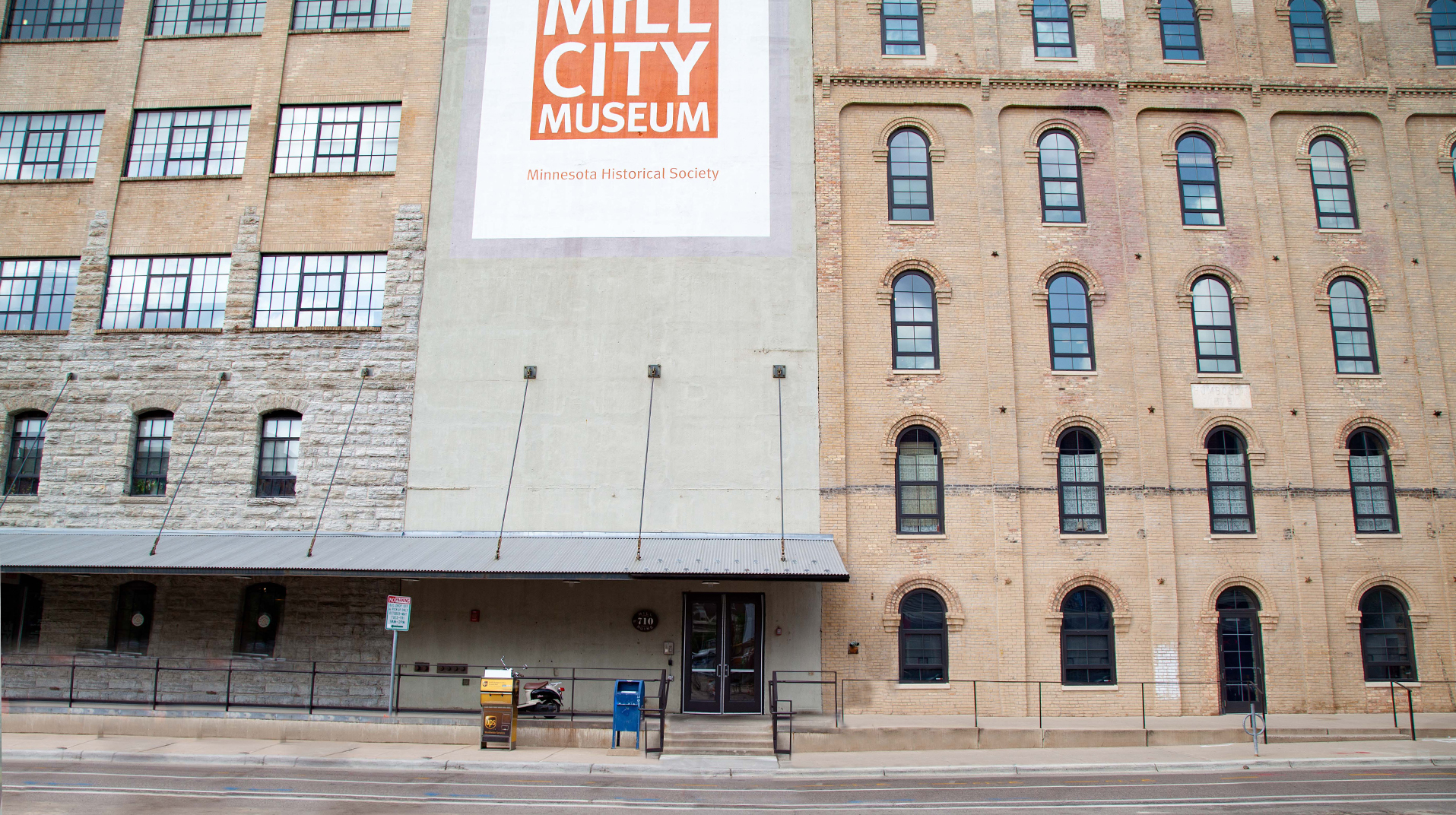 Front of building Mcknight's offices are in